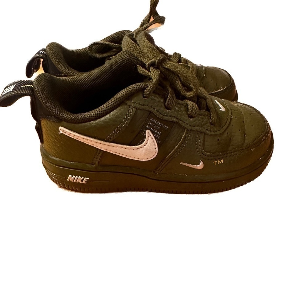 NIKE Kids Army Green Air Force 1 LV8 Utility Overbranding Size 8C - Picture 6 of 8